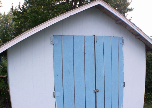 Shed w pallet - 14, w/pallet